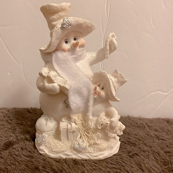 Vintage K’s Collection mother snowwoman with a child ordering gifts 3Lx2.5Wx5H - Picture 1 of 9
